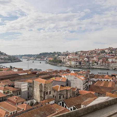 2br Flat W/ Ac & Great Views By Lovelystay *