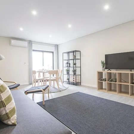 2br Flat W/ Ac & Great Views By Lovelystay Apartment