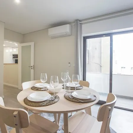 2br Flat W/ Ac & Great Views By Lovelystay *