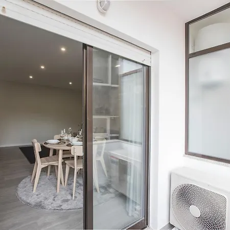 Apartment 2br Flat W/ Ac & Great Views By Lovelystay *