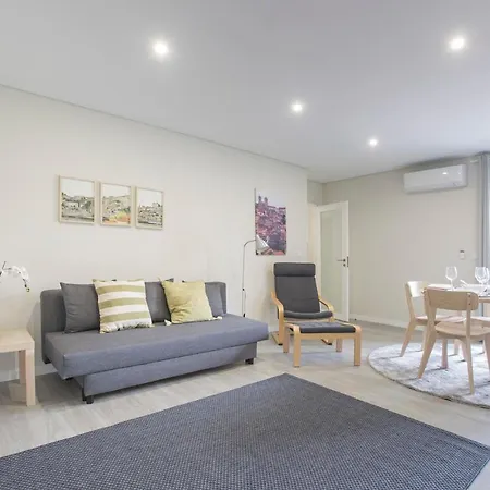 2br Flat W/ Ac & Great Views By Lovelystay