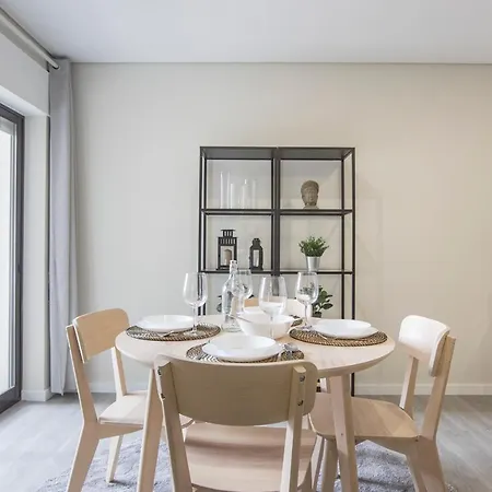 2br Flat W/ Ac & Great Views By Lovelystay *