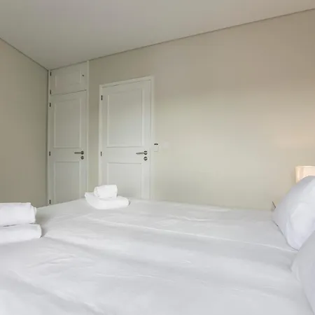 Apartment 2br Flat W/ Ac & Great Views By Lovelystay
