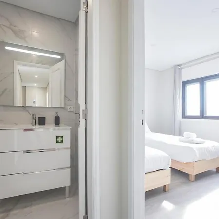 2br Flat W/ Ac & Great Views By Lovelystay *